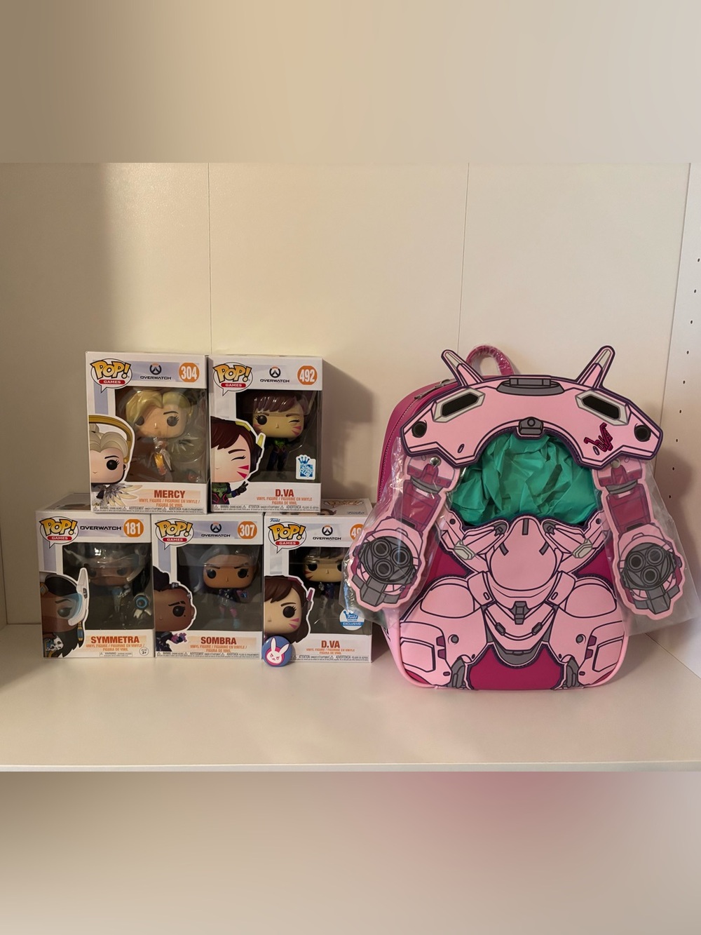Loungefly Overwatch D.Va Mech bag including Overwatch pops